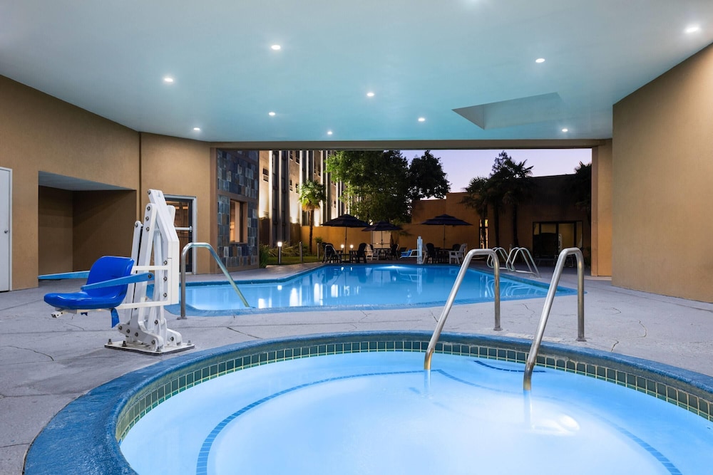 Wyndham Sacramento 34/72