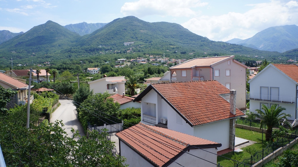 Apartments Lora 1/50