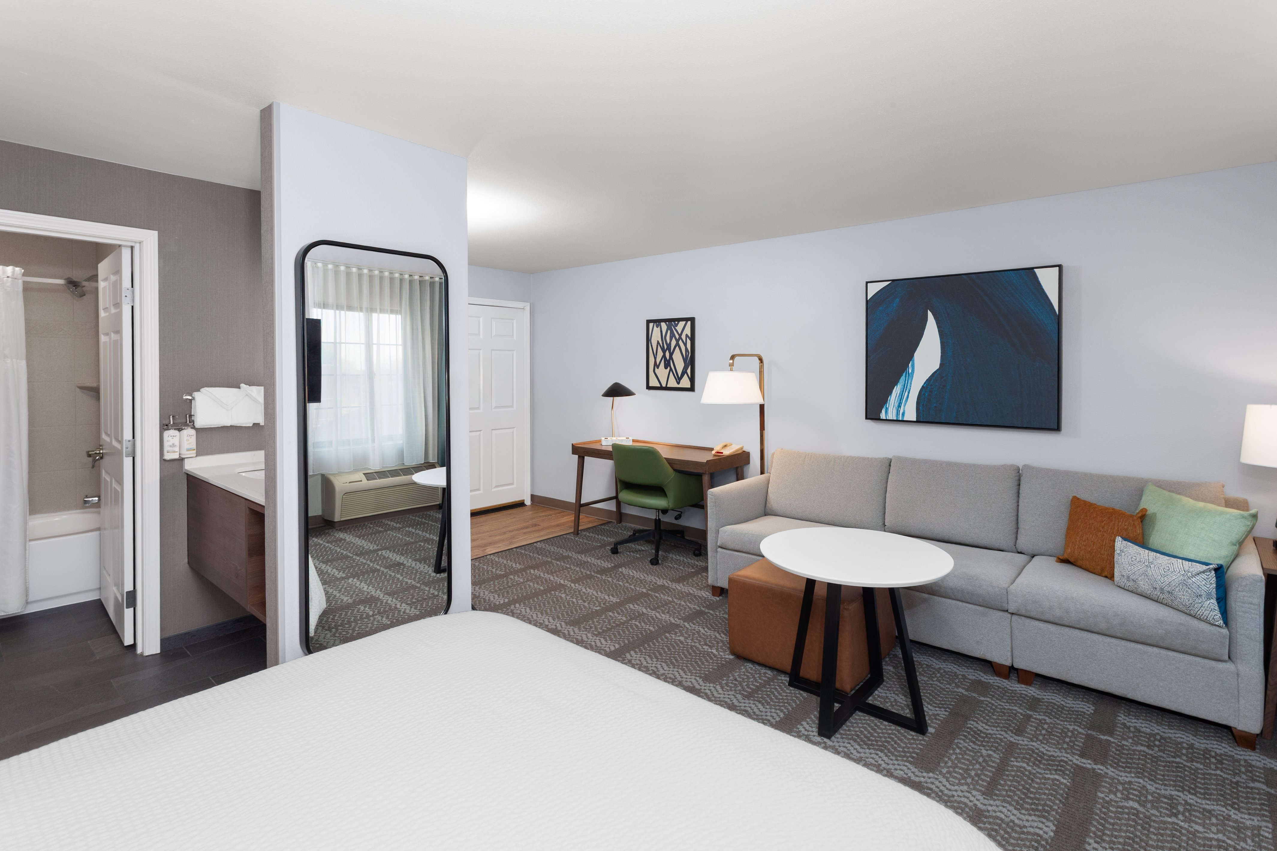 Staybridge Suites Lansing-Okemos 27/84