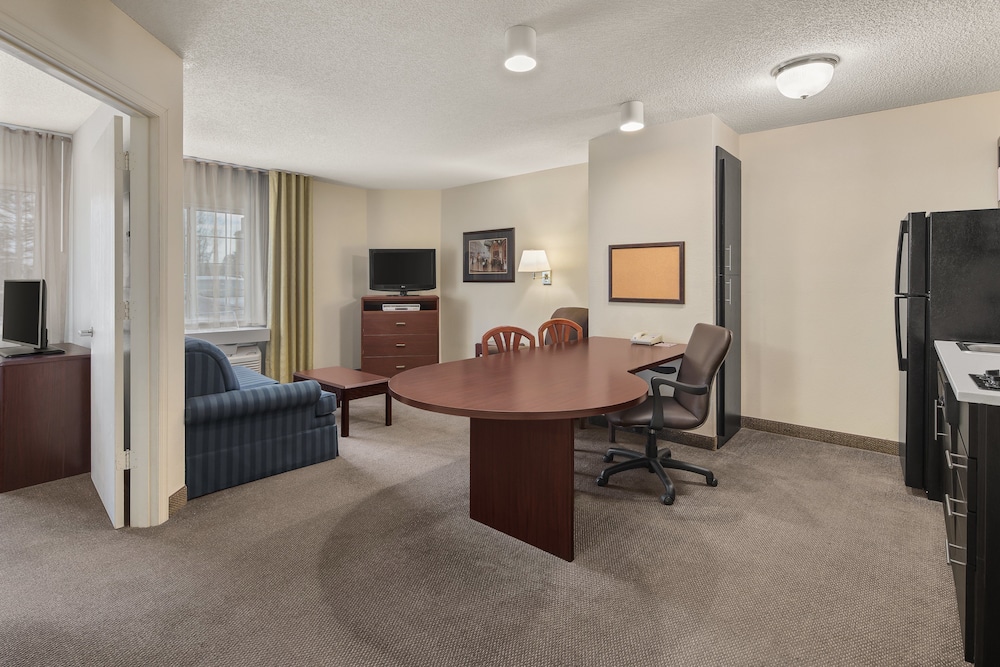 CANDLEWOOD SUITES RALEIGH CRABTREE 53/57