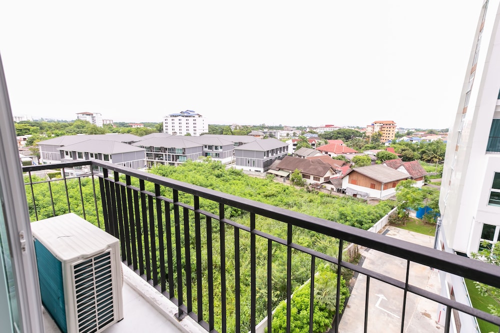 Locals Prio Chiangmai Central Airport Plaza 49/57