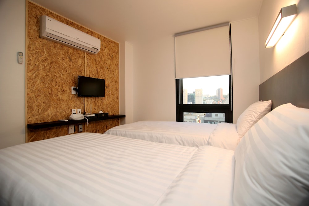 DELUXE, TWIN BEDS