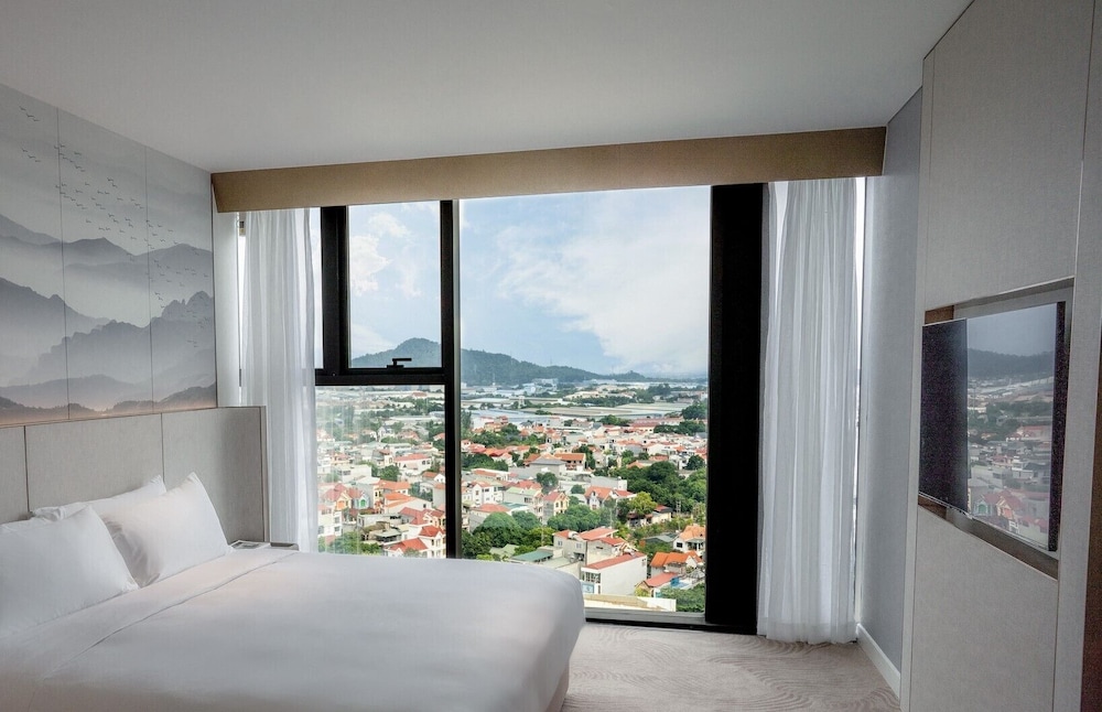 Crowne Plaza Vinh Yen City Centre, an IHG Hotel 9/50