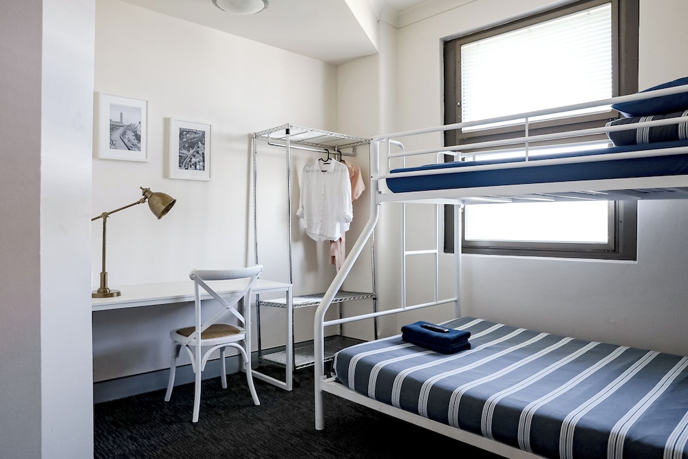 ROOM, TRIPLE, SHARED BATHROOM