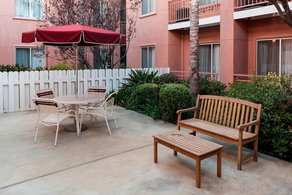 Residence Inn By Marriott Santa Clarita Valencia 40/61