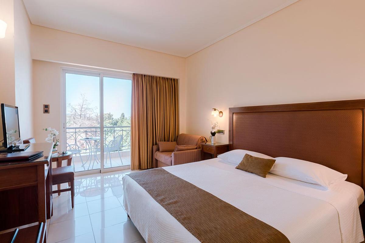 Classic, Double Bed, Lateral Pool or Side Sea View