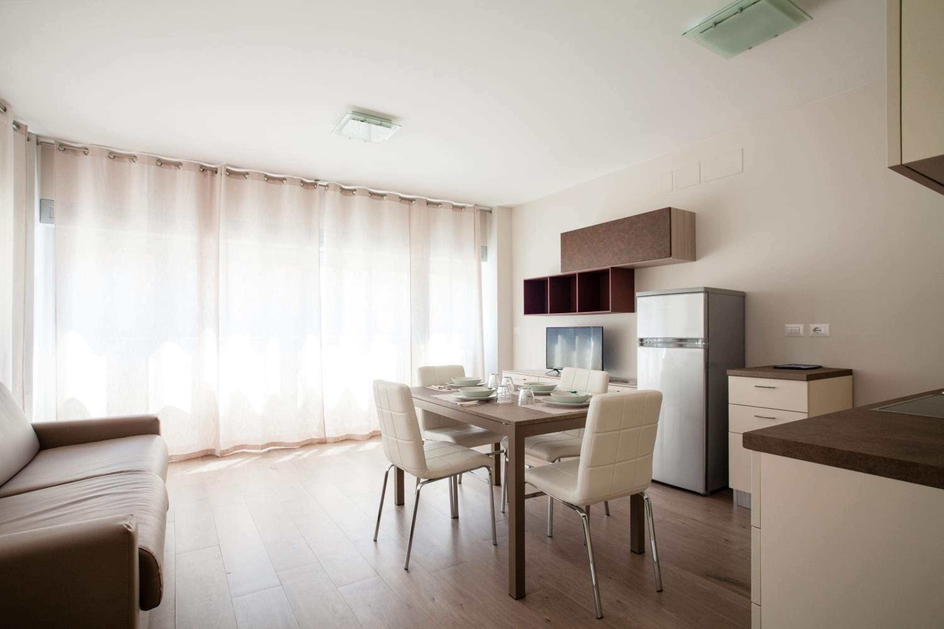 Astoria Suite Apartments 42/49