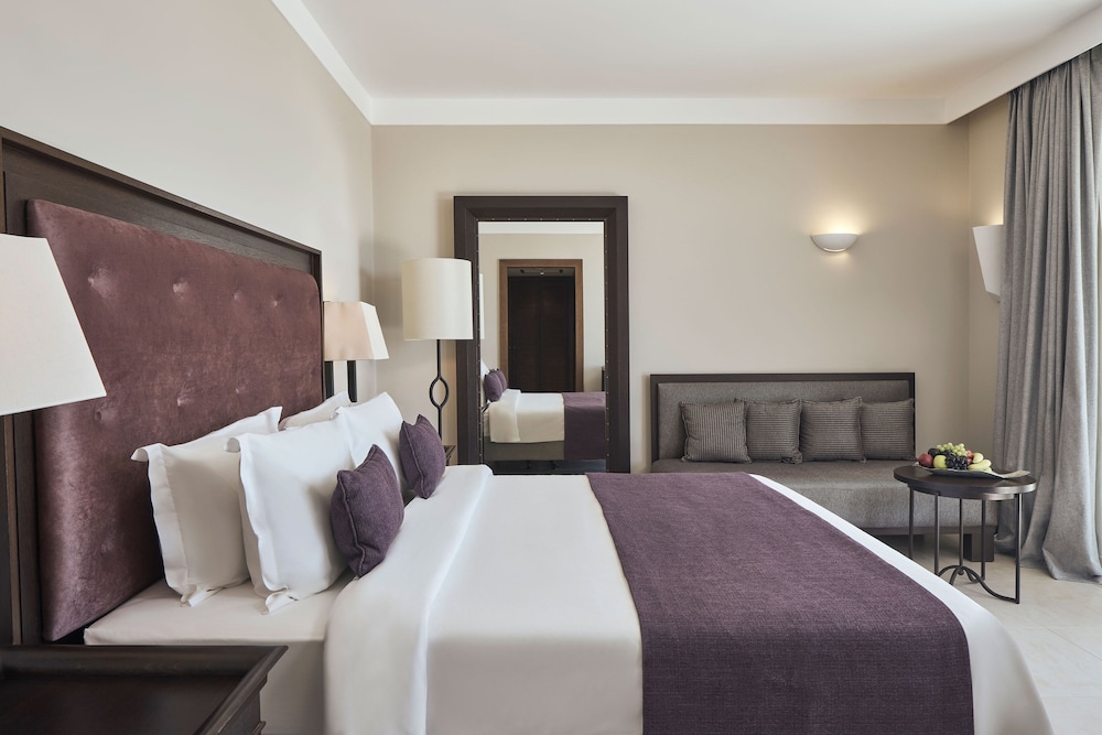 ROOM, DOUBLE OR TWIN BED, INLAND VIEW