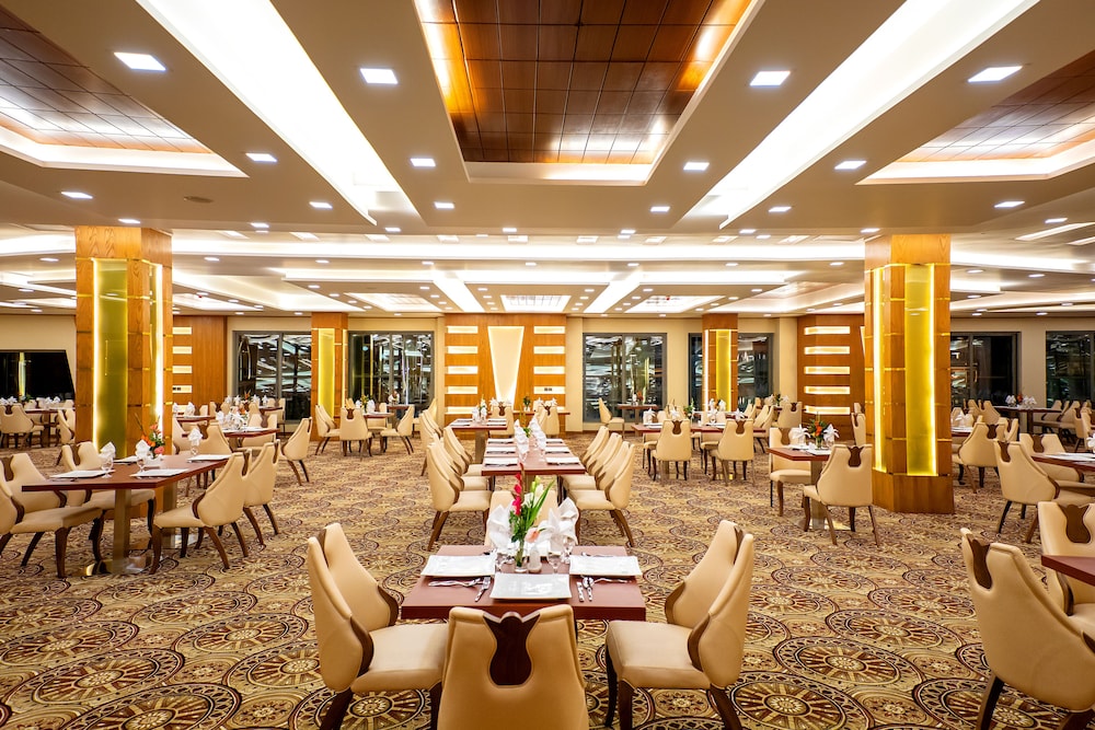 Royal Swiss Lahore 58/65