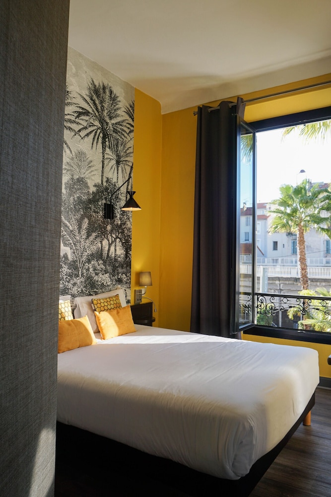 SUPERIOR, DOUBLE BED