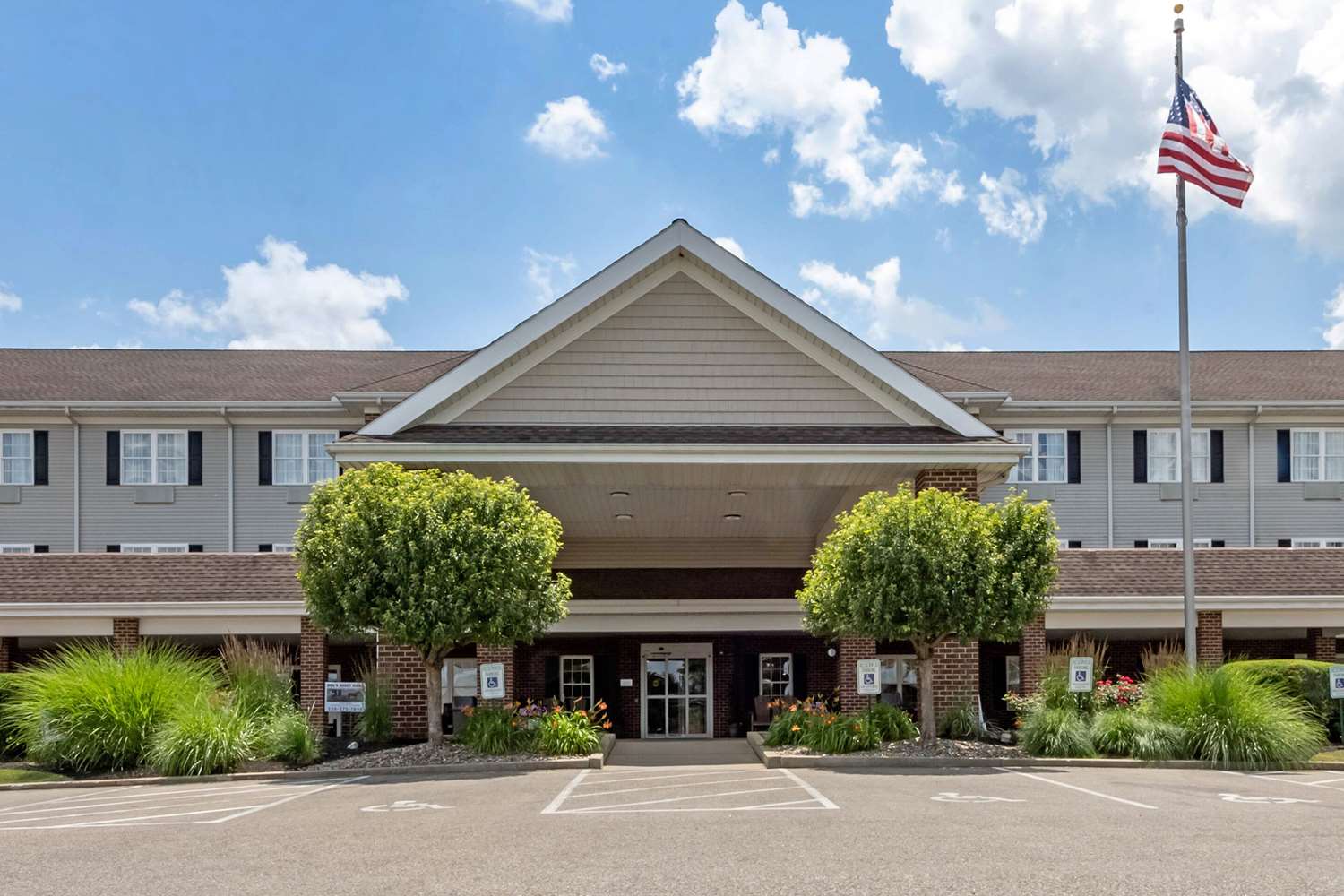 Comfort Suites Hotel and Conference Center, Berlin OH 2/36
