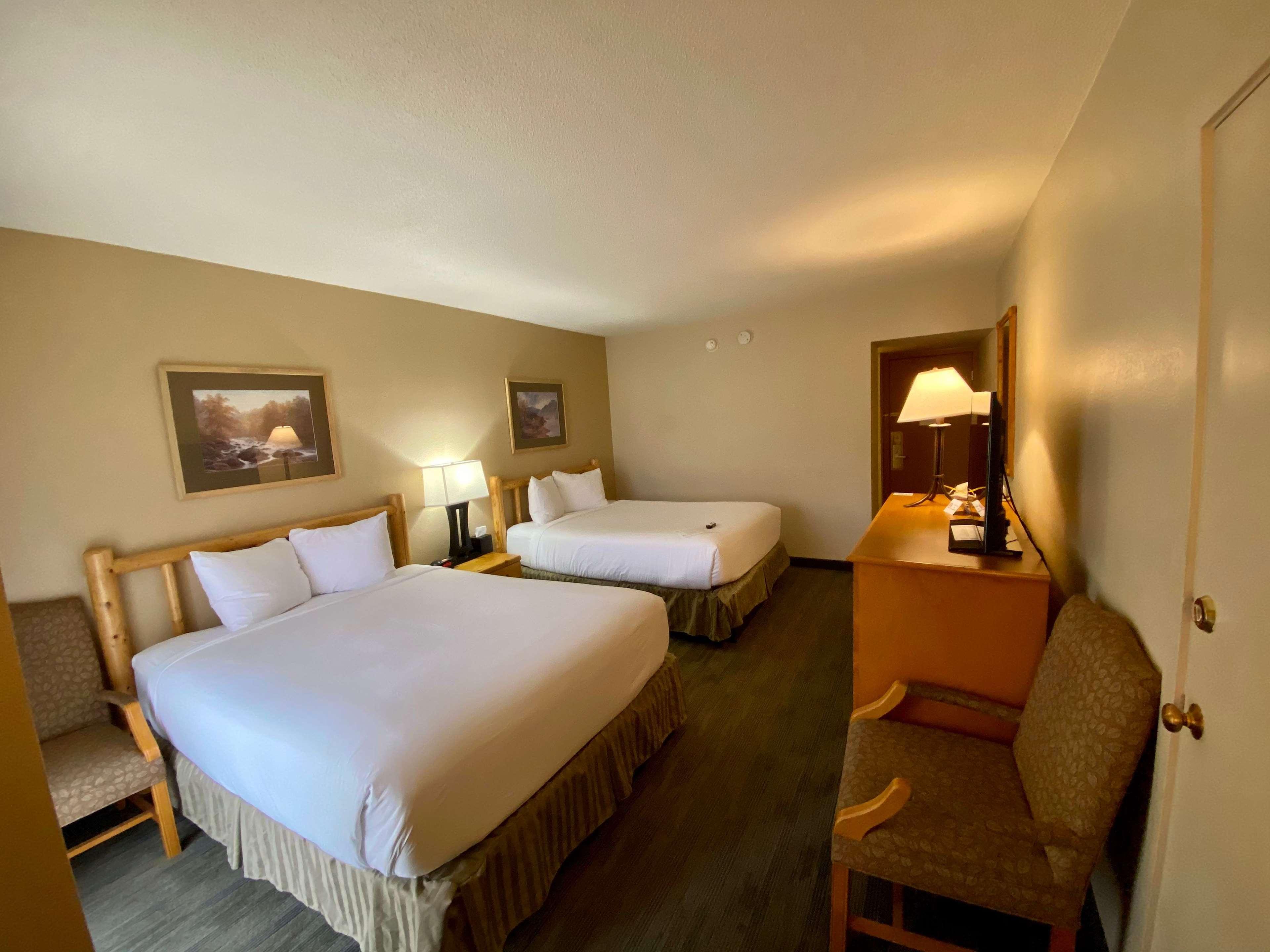 Room, 2 Queen Beds, Pet Friendly, Best Western Sheridan Center 4/9