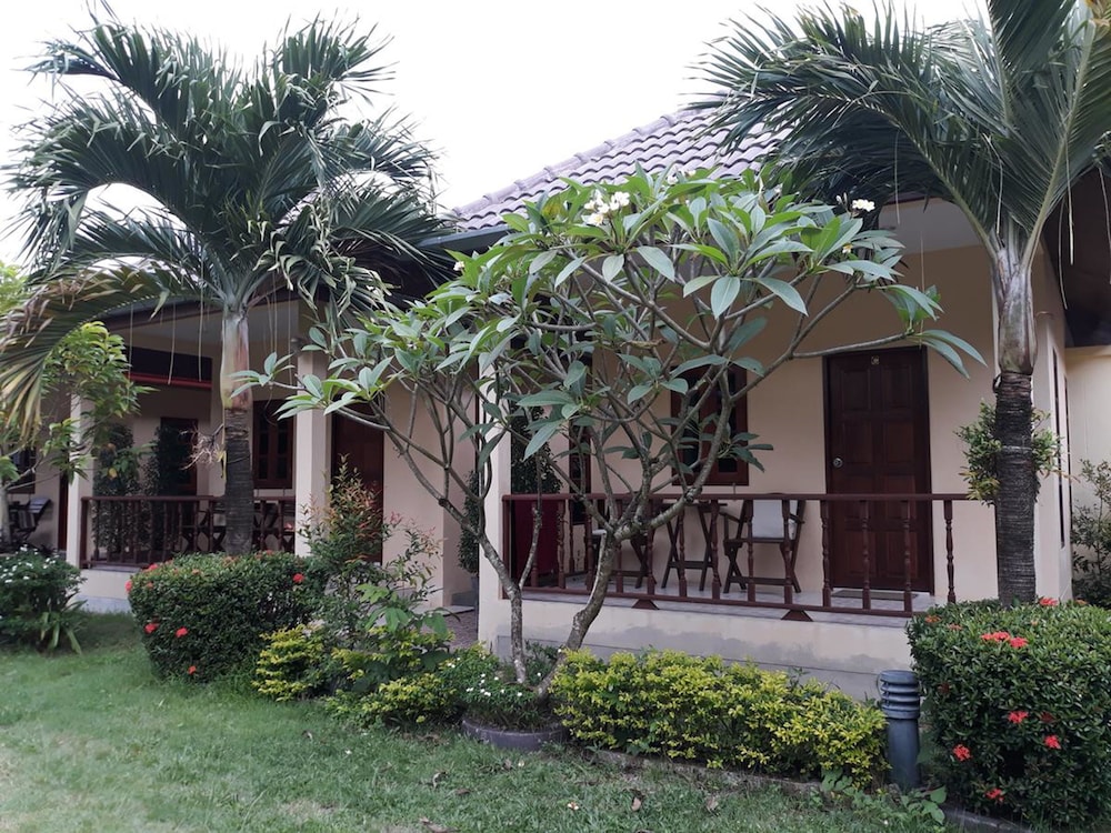 Ron's Bungalow 18/20