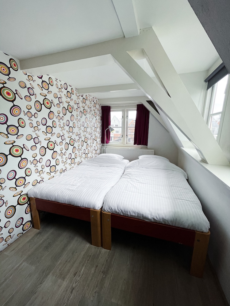 STANDARD, TWIN BEDS