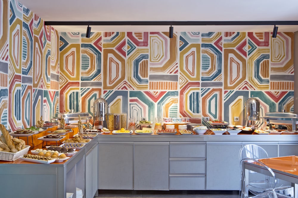 Zeus Essence Bucharest, Trademark Collection by Wyndham 55/65