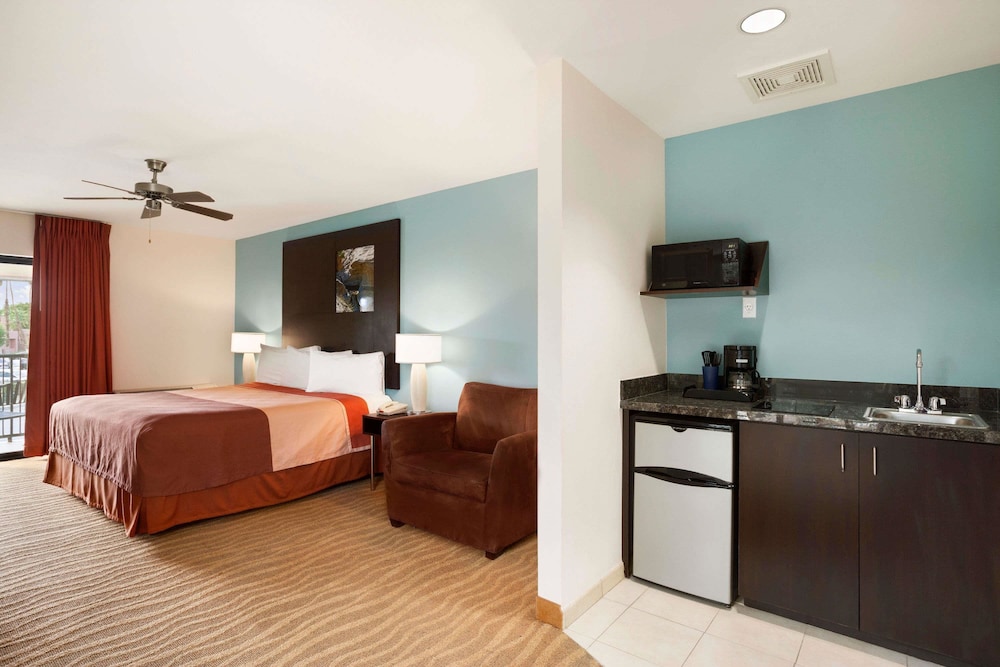 Super 8 By Wyndham Indio 5/28