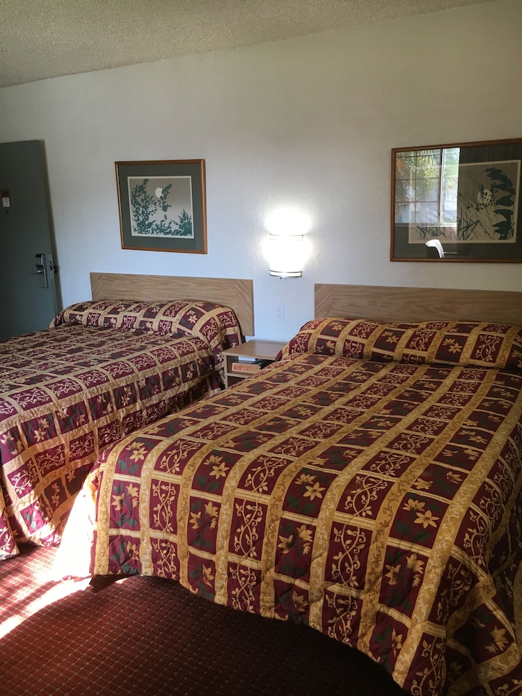 American Inn Ontario 14/35