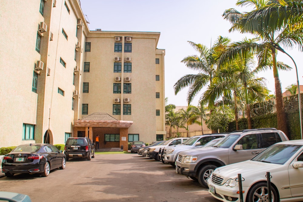 Denis Hotel 61/64