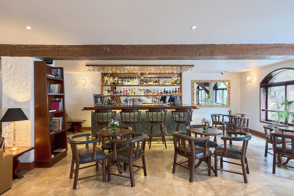 LA HACIENDA MIRAFLORES 35/50