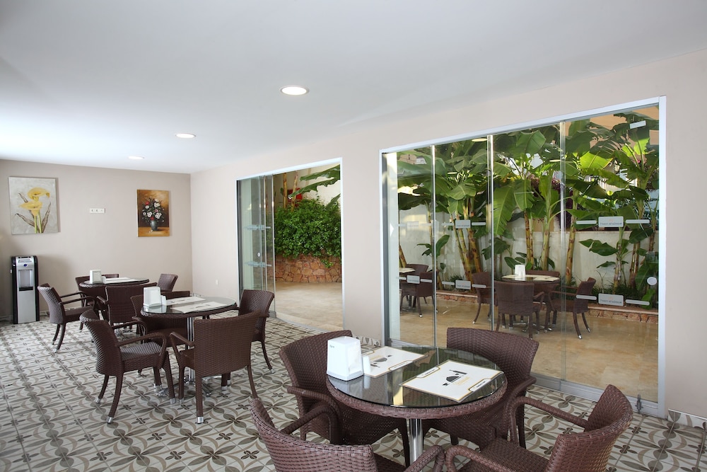 Mandarin Resort Hotel 48/66