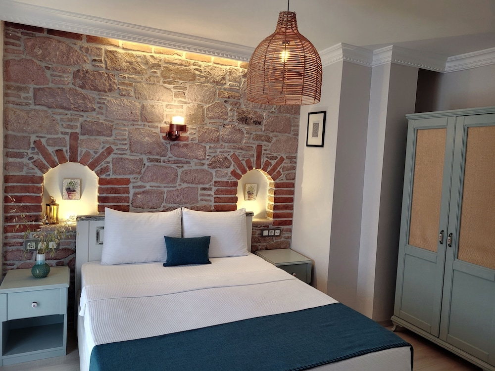 Cunda Rooms Butik Otel 8/25