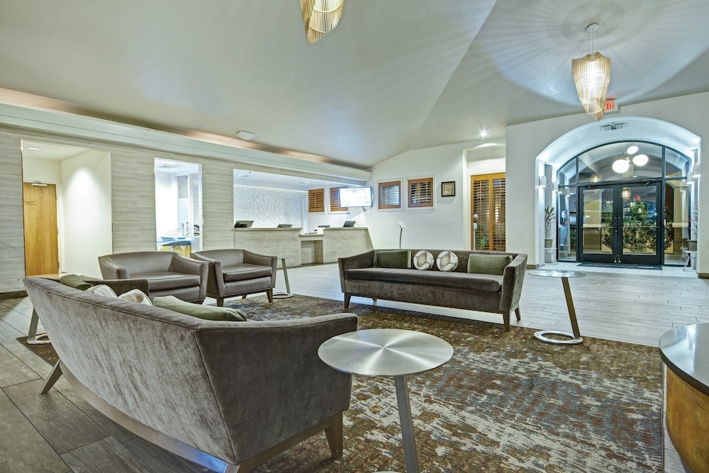 Desert Rose Resort 30/47