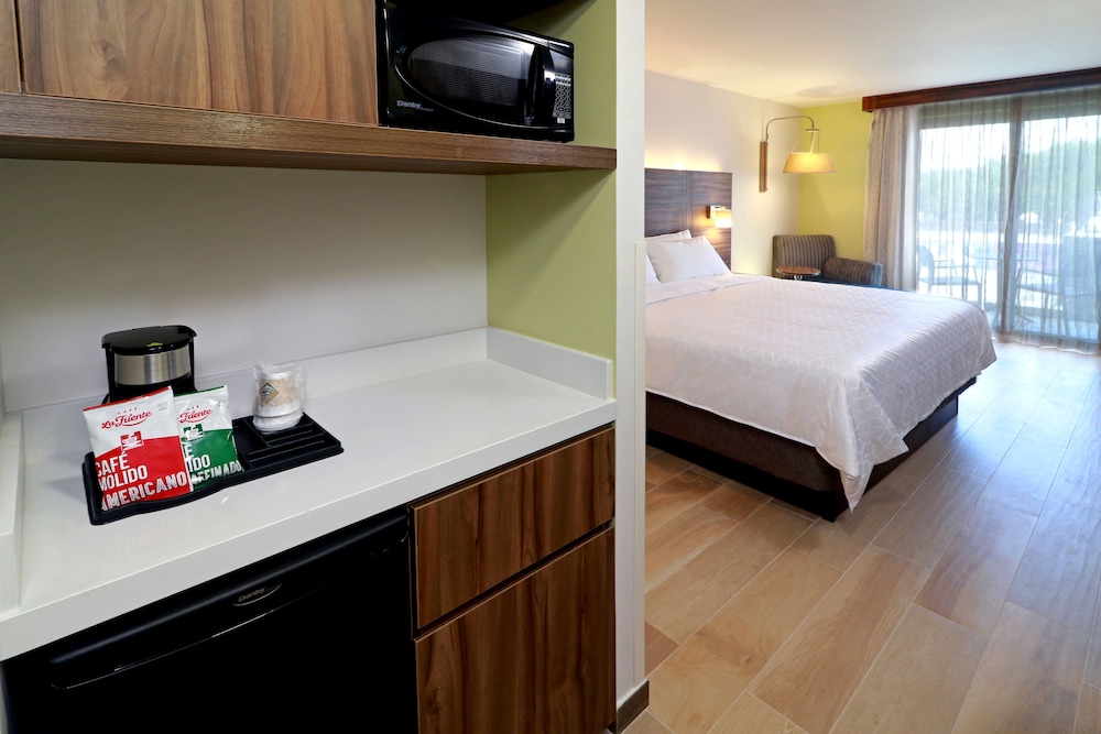 Holiday Inn Express And Suites Playa Del Carmen 12/74