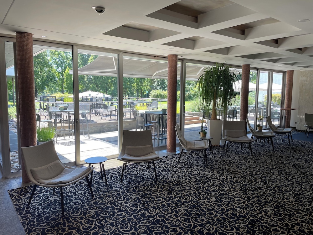 Schlosshotel Monrepos 59/62
