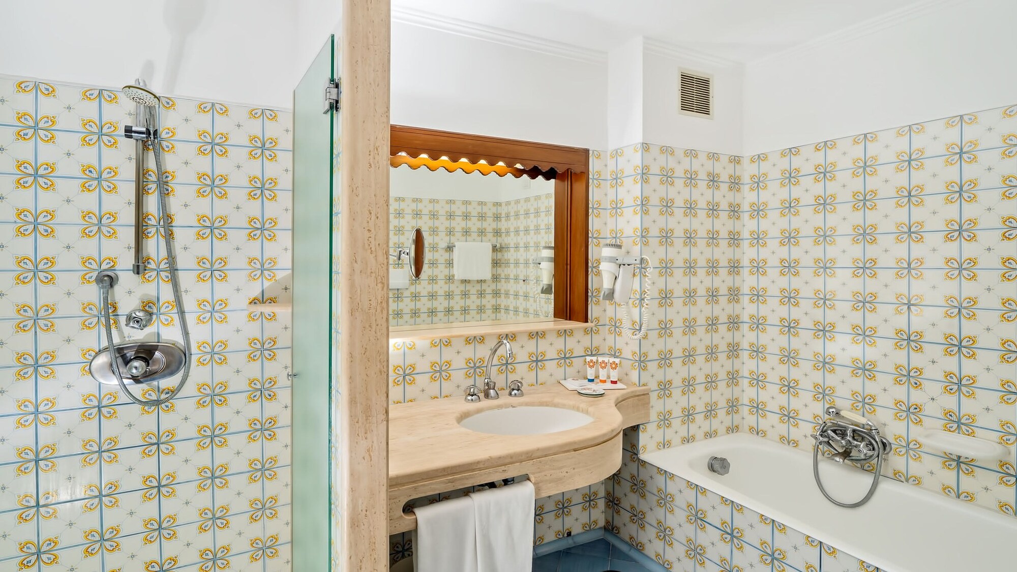 غرفة سوبيريور بسرير كينج بإطلالة على البحر بشرفة، Hotel Belair 7/9