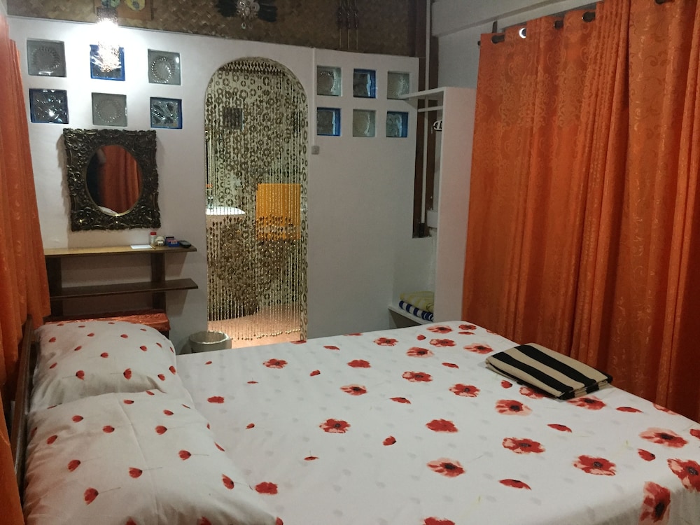 Lala Panzi Bed And Breakfast 4/64