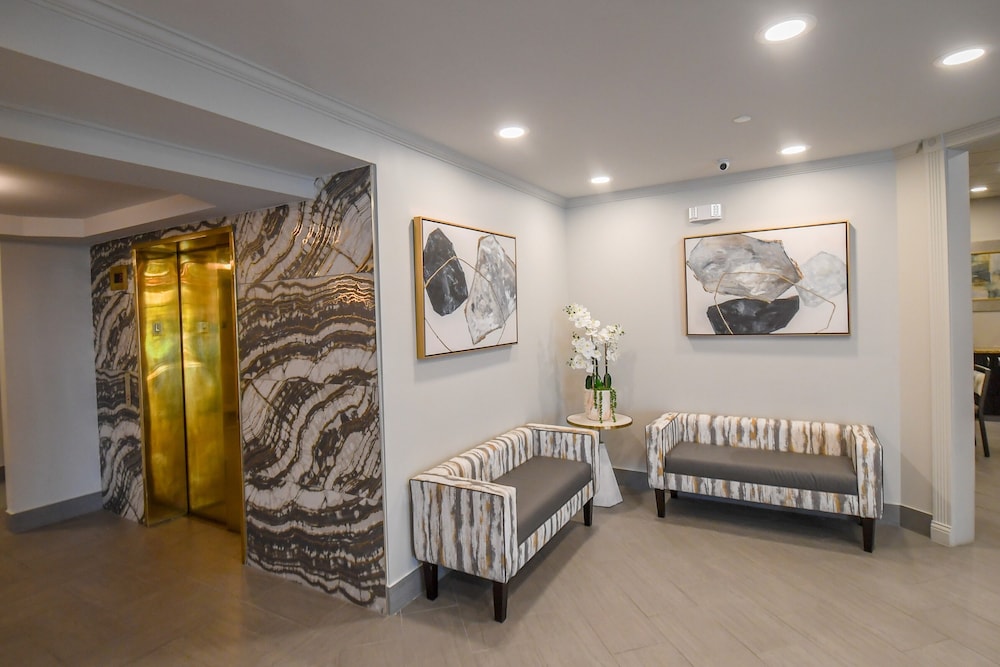 Euro Suites Hotel 36/52