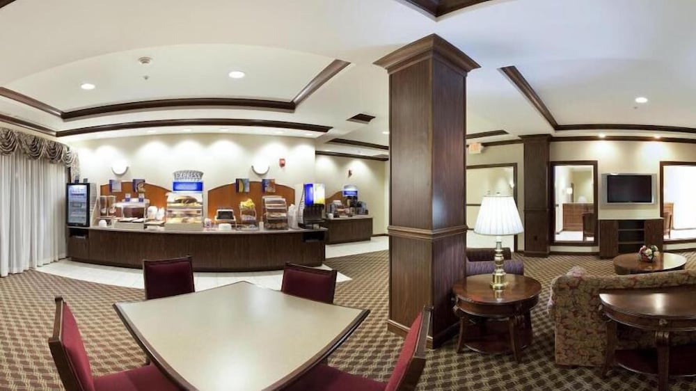 Holiday Inn Express Hotel And Suites Franklin Oil City 38/48