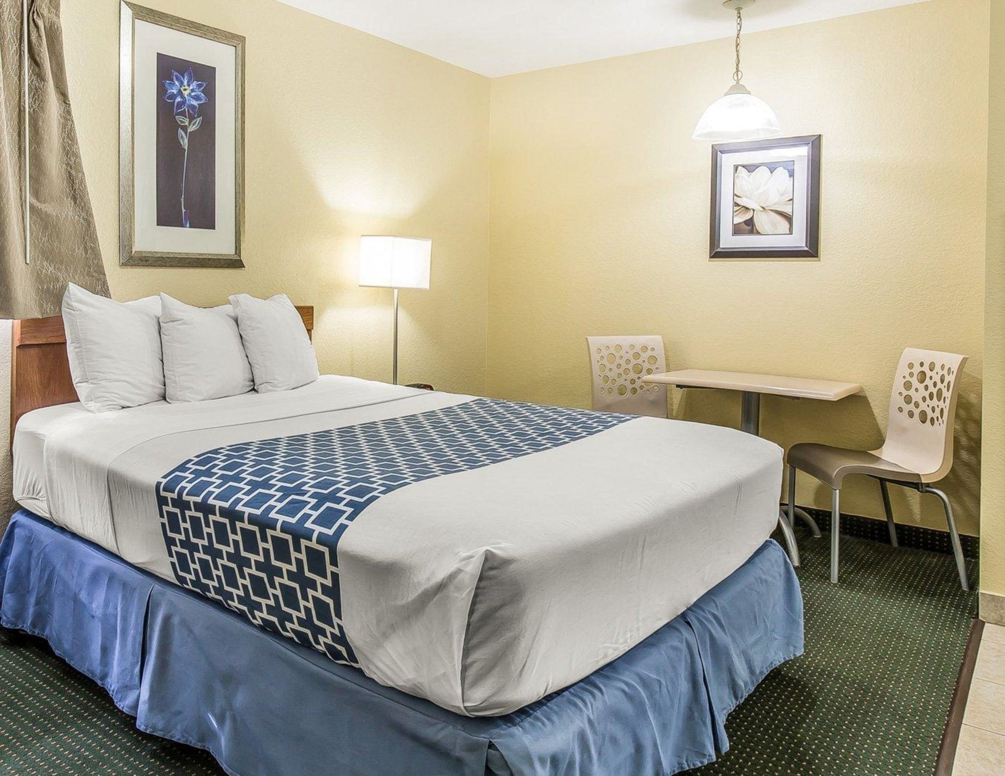 EFFICIENCY, QUEEN BED, ACCESSIBLE