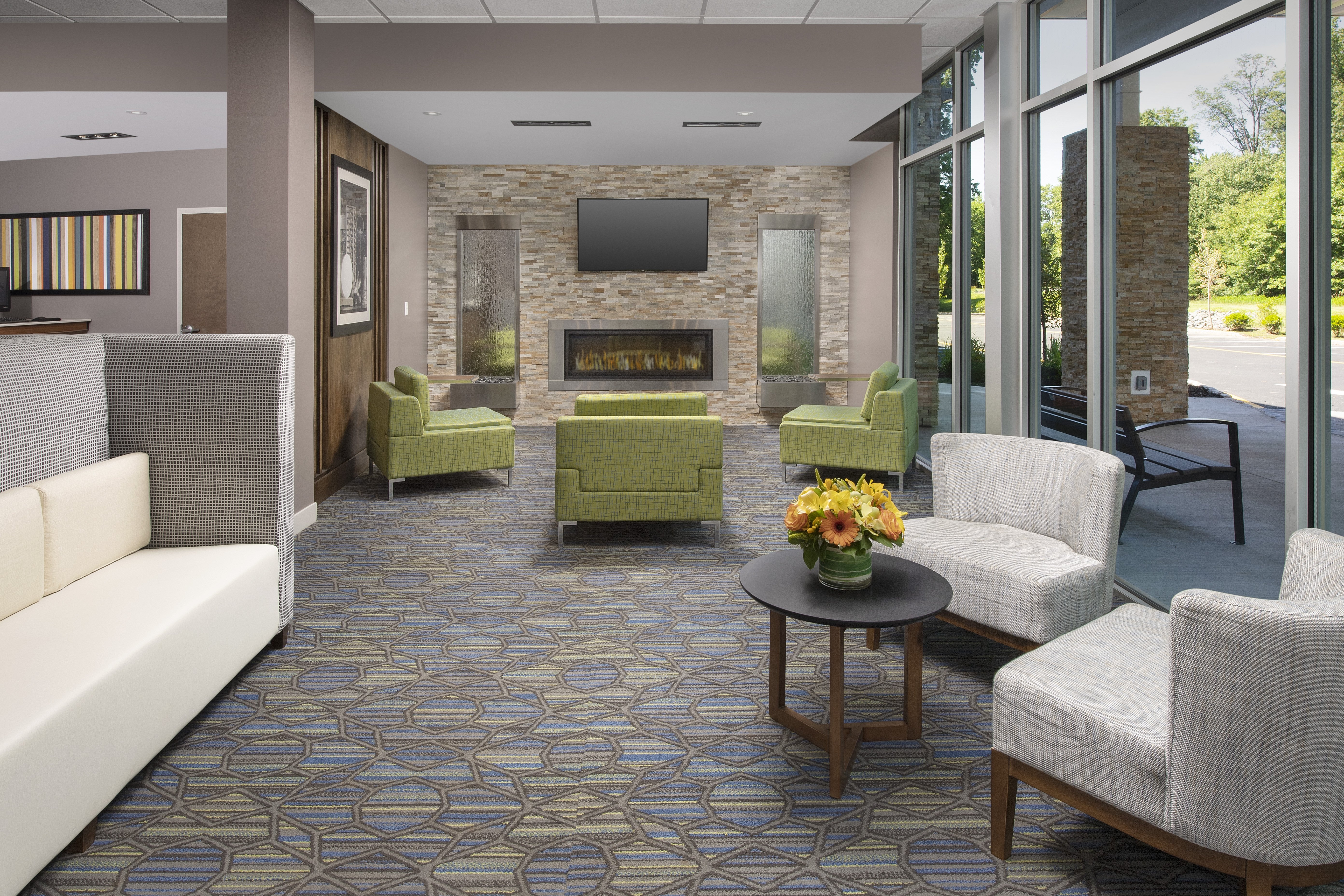 HOLIDAY INN EXPRESS & SUITES NORTH BRUNSWICK 37/54
