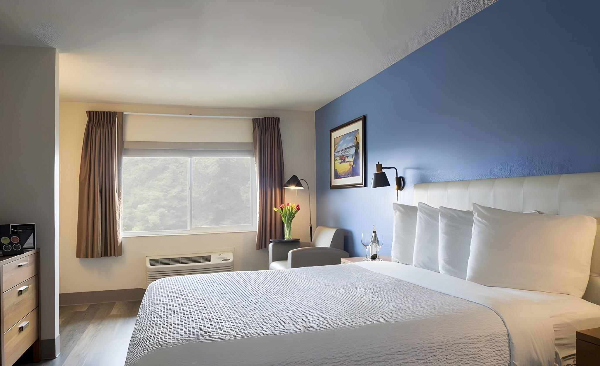 Pod, Pacific, Queen Bed