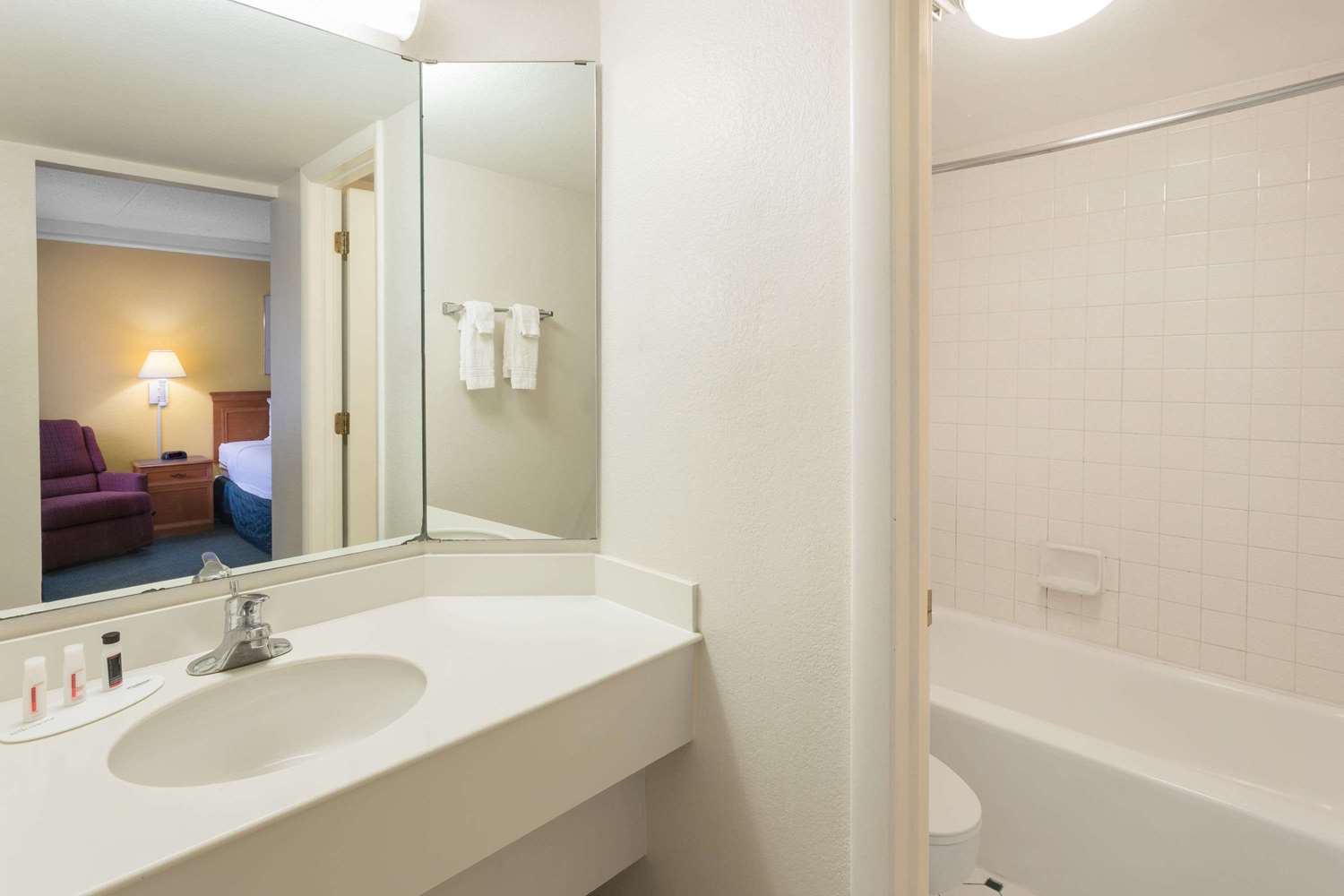 Motel6 Huntsville, AL - University Dr 25/26