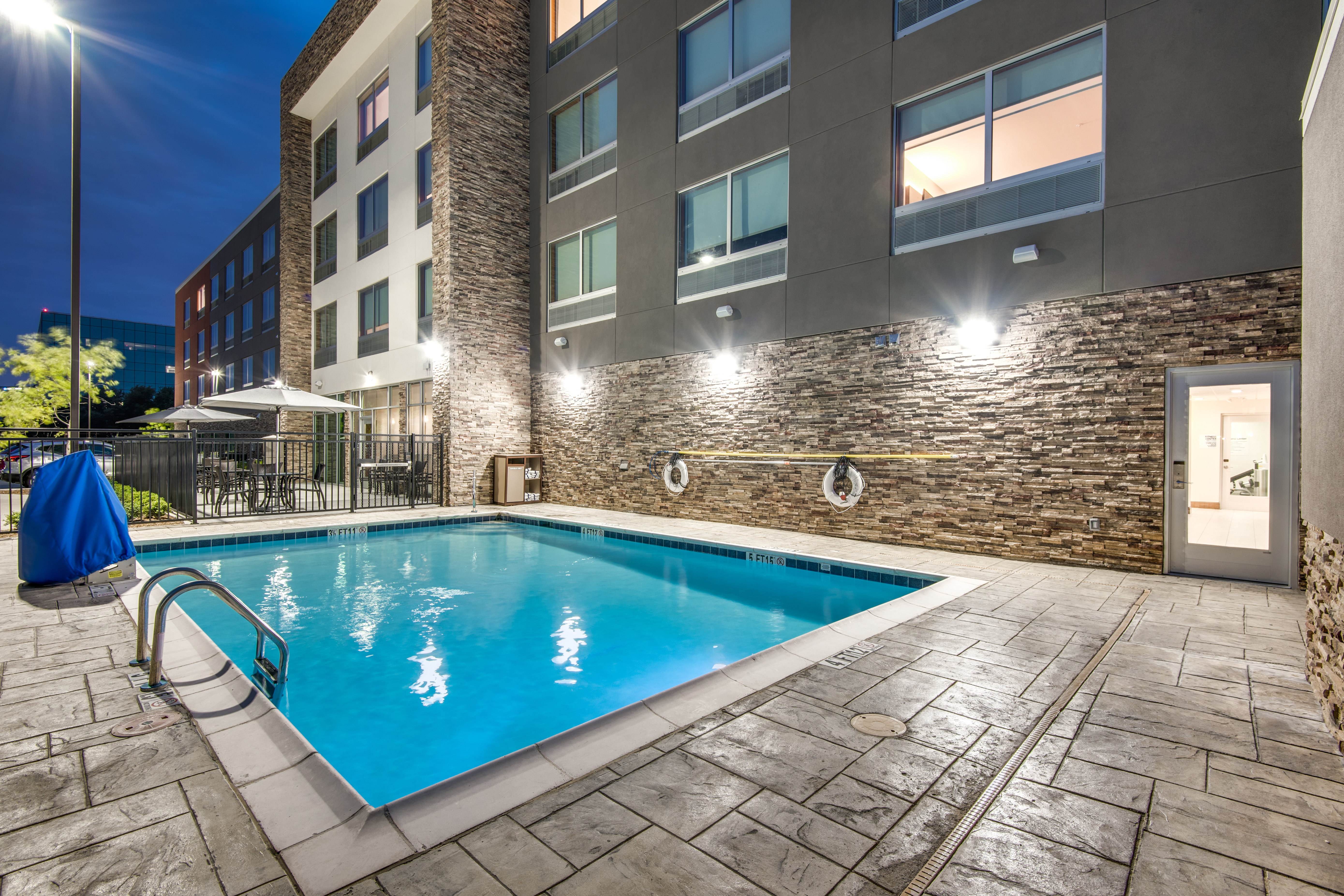 Holiday Inn Express And Suites Dallas North Addison 61/64