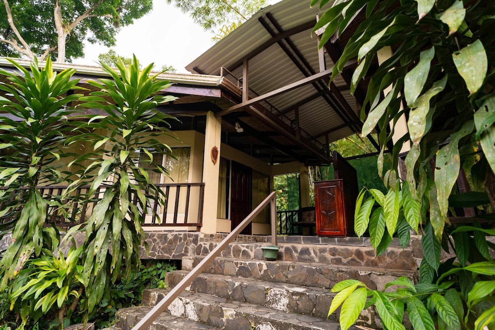 Heliconia Island 68/74