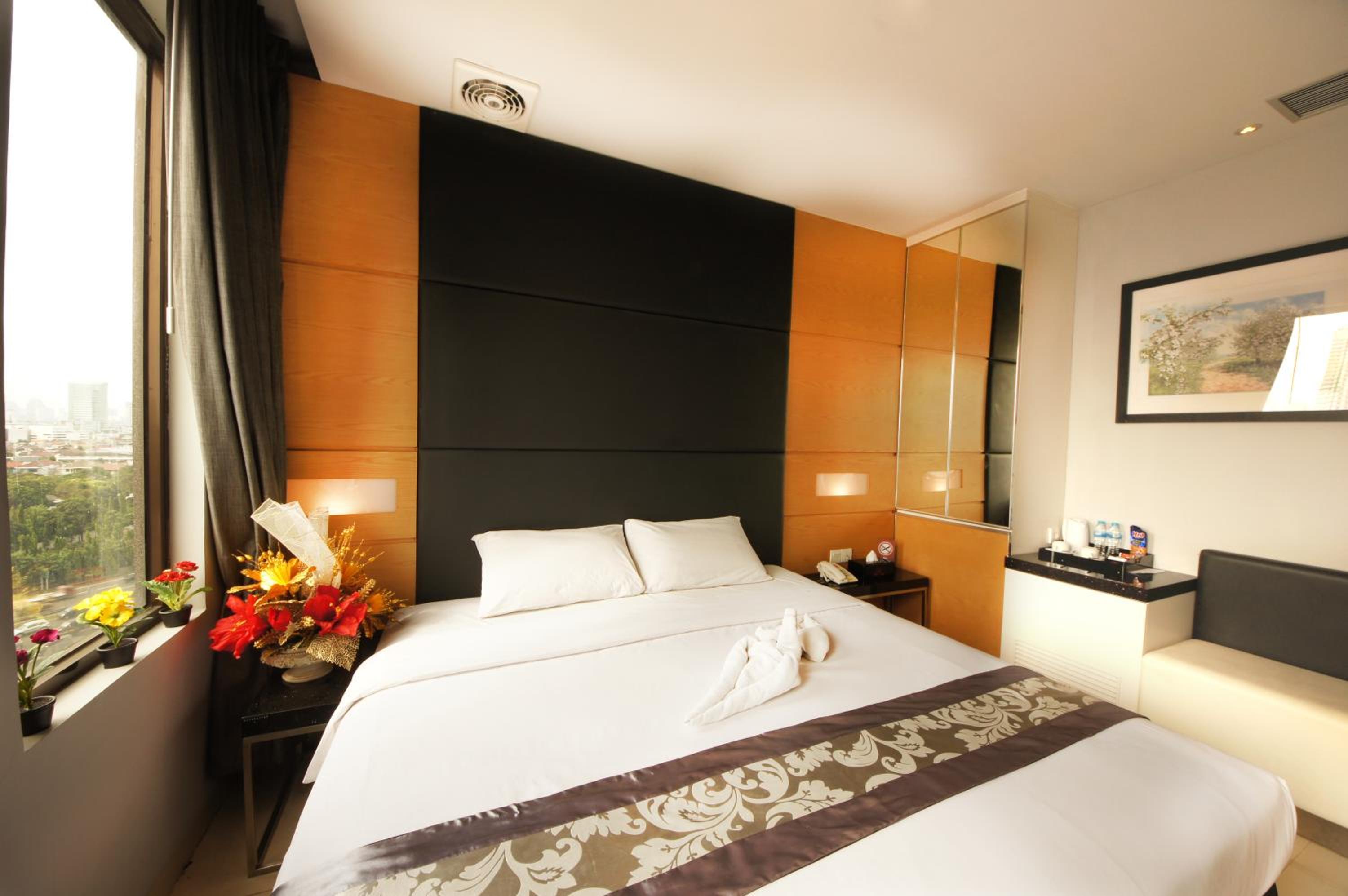 B FASHION HOTEL 12/46