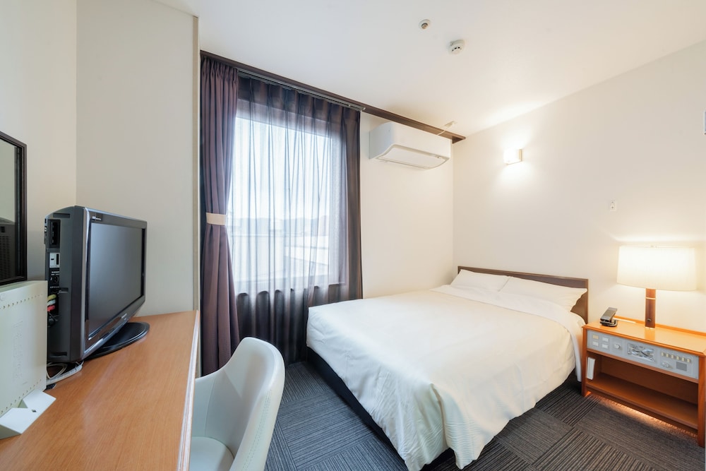 SEMI ROOM, SEMI DOUBLE BED