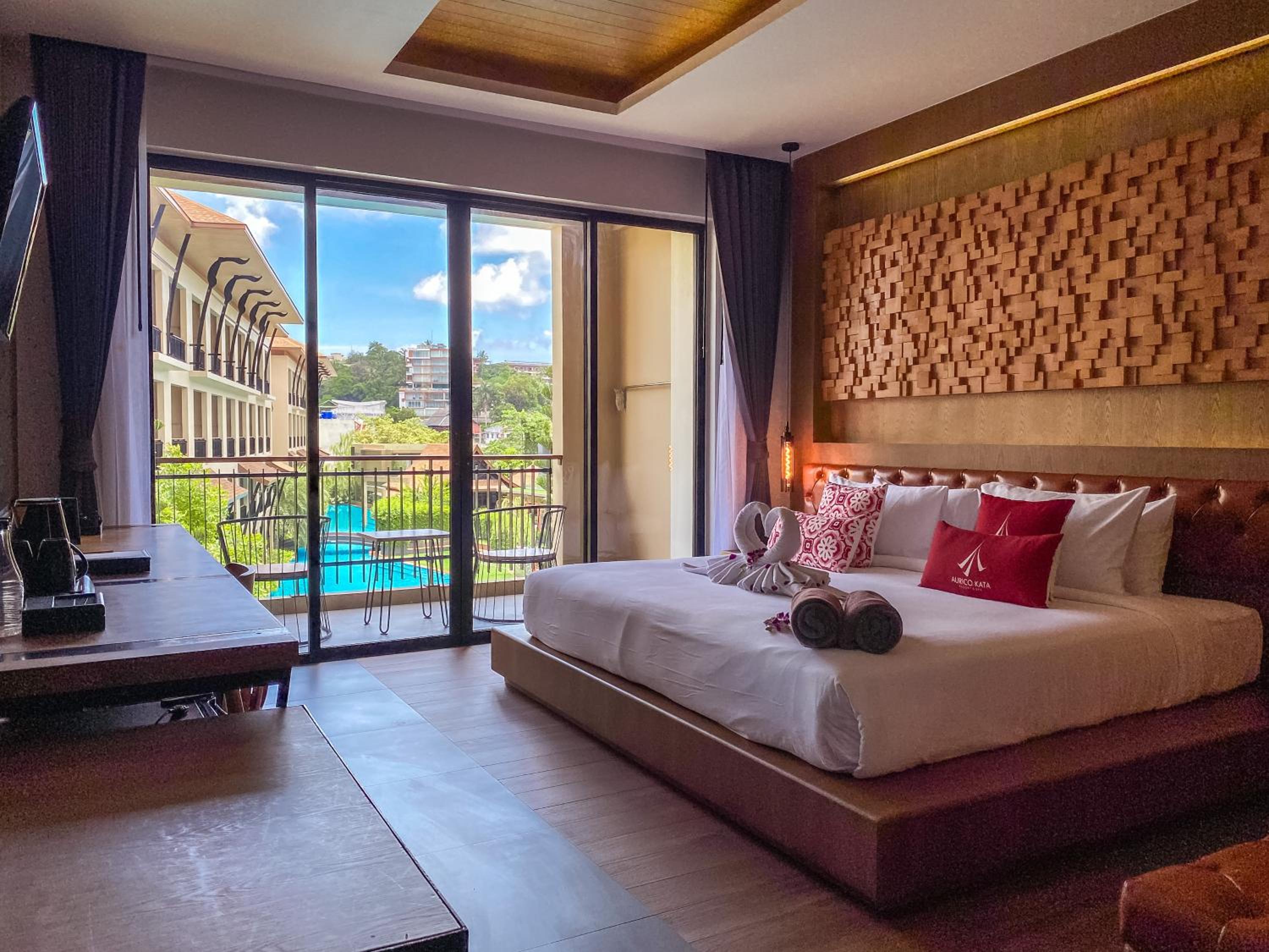 Over the Pool, Aurico, Deluxe, King Bed