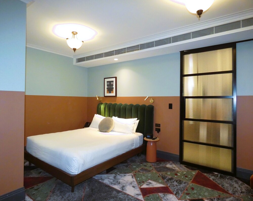 HOTEL STEYNE 10/50