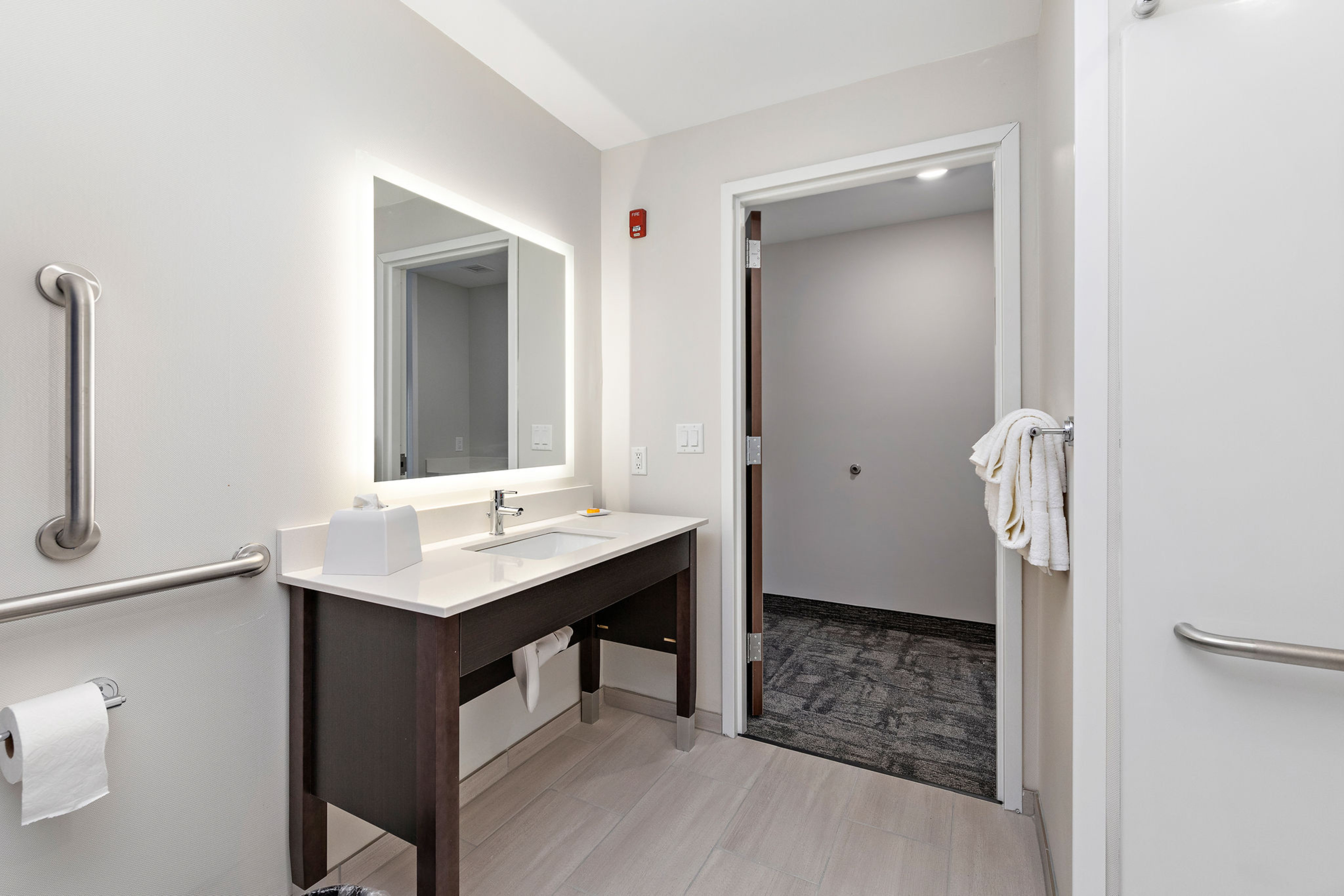 Holiday Inn Express Kansas City North Parkville, an IHG Hotel 49/50