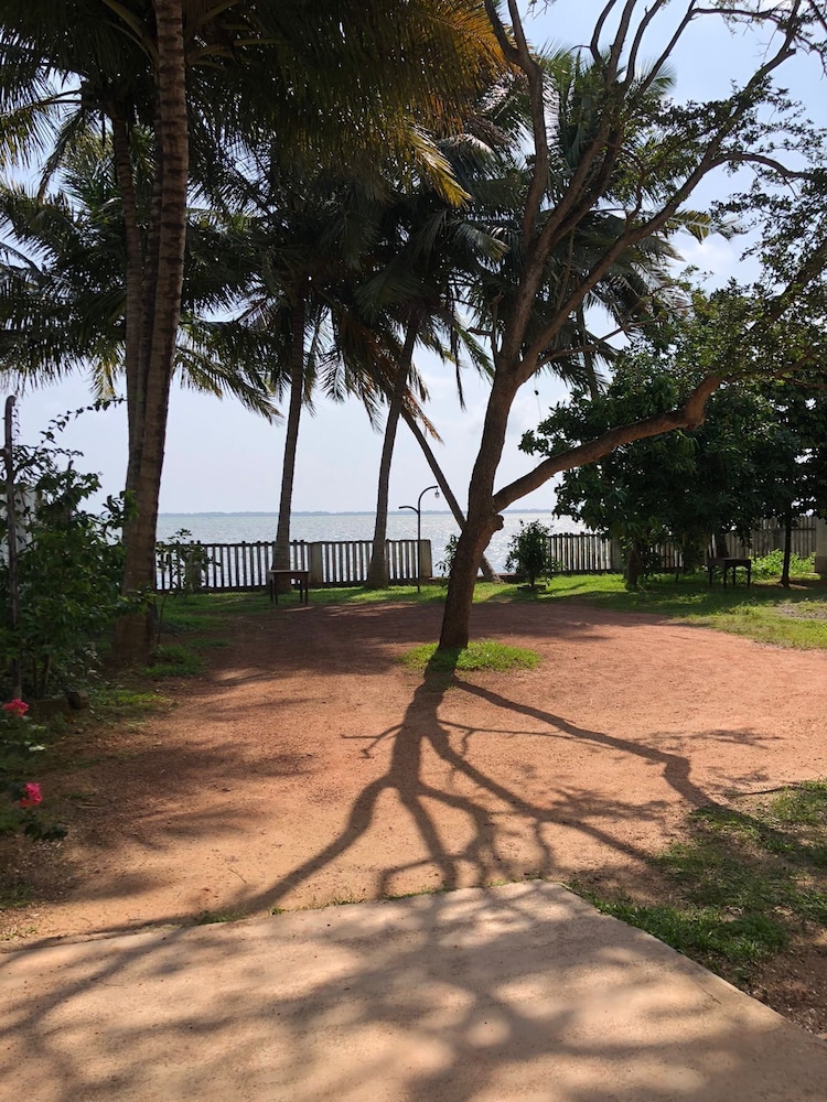 Lagoon Waves Hotel 21/28