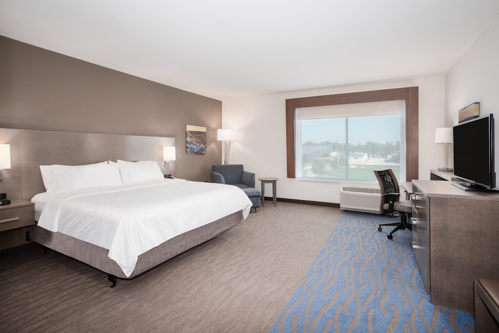 Holiday Inn Express Suites Great Bend 15/53