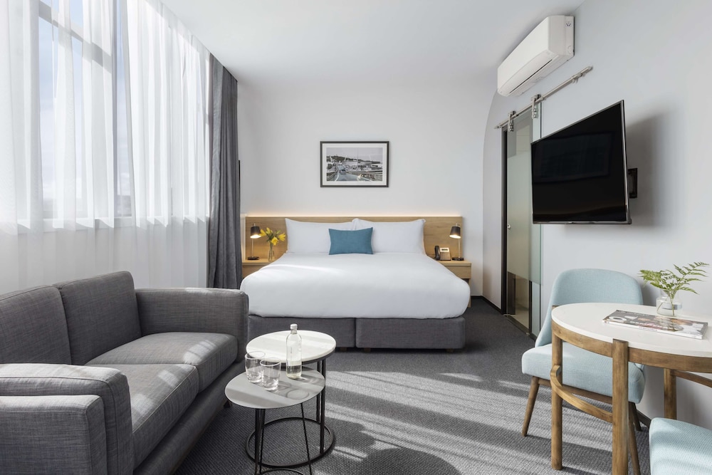 Oaks Wellington Hotel 30/73