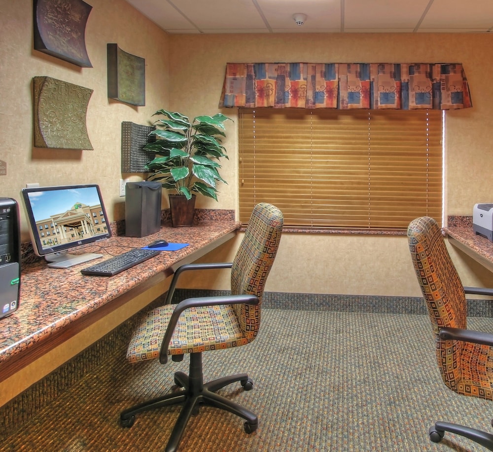 Holiday Inn Express Hotel Suites Las Vegas 53/57