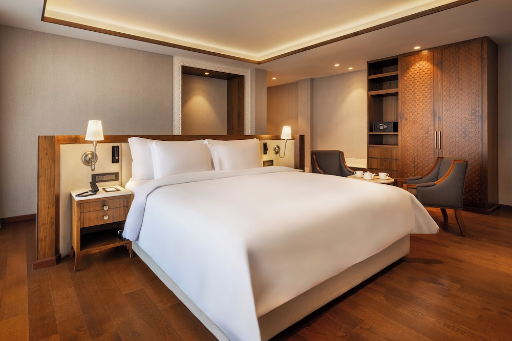 Dusit Thani Himalayan Resort 17/61