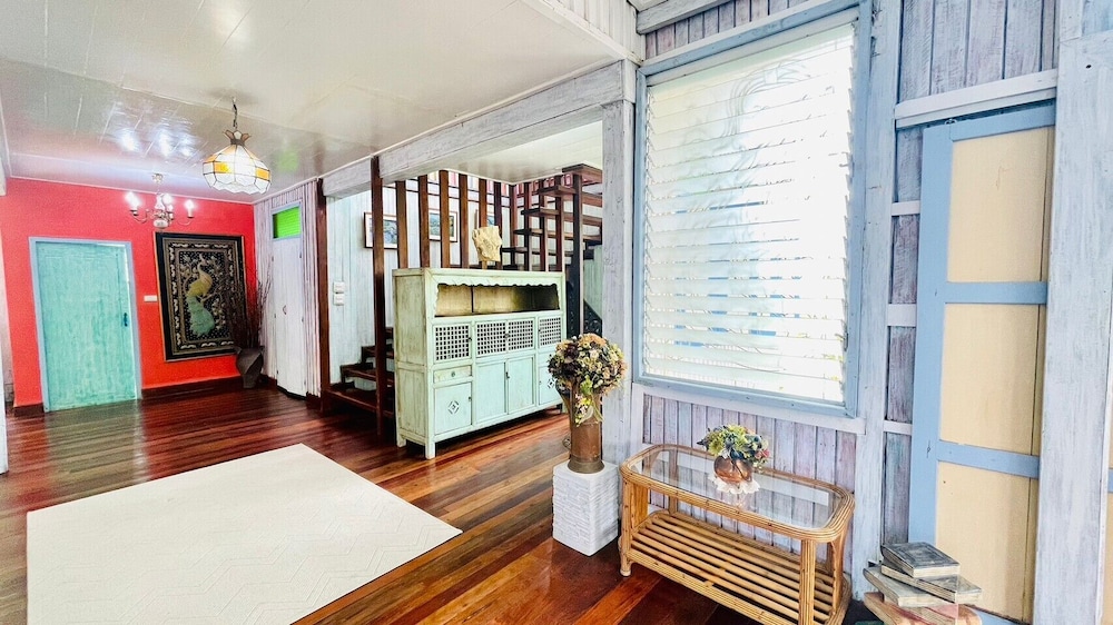 Baan Ing Khao 8/50