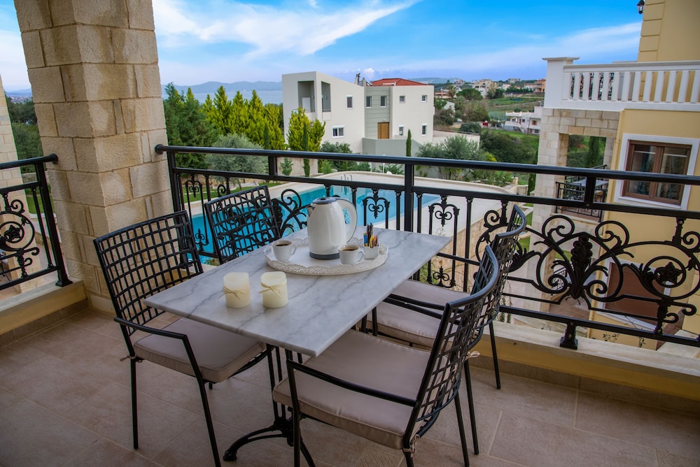 Casa Leone Suites 34/50